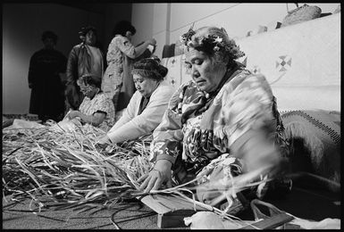 Tokelau weaving group at National Museum