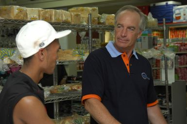 [Assignment: 48-DPA-SOI_K_Pohnpei_6-10-11-07] Pacific Islands Tour: Visit of Secretary Dirk Kempthorne [and aides] to Pohnpei Island, of the Federated States of Micronesia [48-DPA-SOI_K_Pohnpei_6-10-11-07__DI14025.JPG]