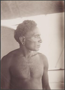 A man of Pelini, Reef Islands, Swallow Group, Solomon Islands, 1906,1 / J.W. Beattie