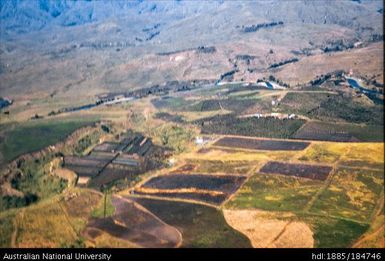 Upper Chimbu Valley (flight) - Asaro (upper)