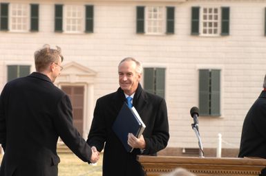 [Assignment: 48-DPA-01-12-09_SOI_K_Mt_Vernon] Visit of Secretary Dirk Kempthorne to Mount Vernon Estate and Gardens, Mount Vernon, Virginia, [for touring and announcement of the U.S. nomination of the George Washington home, along with the Papahanaumokuakea Marine National Monument in Hawaii, for inclusion on the United Nations Educational, Scientific, and Cultural Organization's (UNESCO's) World Heritage List. Joining Secretary Kempthorne for the announcement was James Rees, Executive Director of the Mount Vernon Estate and Gardens.] [48-DPA-01-12-09_SOI_K_Mt_Vernon_DOI_5677.JPG]