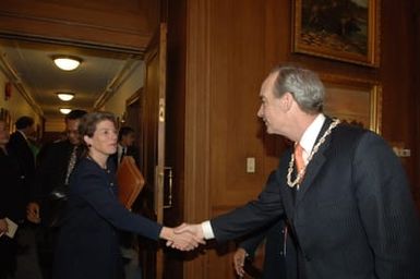 [Assignment: 48-DPA-02-25-08_SOI_K_Pres_Palau] Secretary Dirk Kempthorne [meeting at Main Interior] with government delegation from the Republic of Palau, [led by Palau President Tommy Remengesau. Secretary Kempthorne and President Remengesau discussed, among other subjects, the possibility of creating a National Heritage Area on the Palau island of Peleliu, along with the upcoming Review of the Palau-U.S. Compact of Free Association.] [48-DPA-02-25-08_SOI_K_Pres_Palau_IOD_1082.JPG]