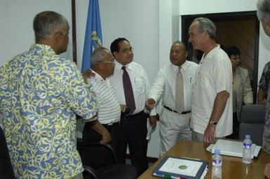 [Assignment: 48-DPA-SOI_K_Saipan_6-5-07] Pacific Islands Tour: Visit of Secretary Dirk Kempthorne [and aides] to Saipan Island, of the Commonwealth of the Northern Mariana Islands [48-DPA-SOI_K_Saipan_6-5-07__DI10575.JPG]