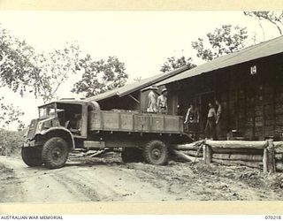 PORT MORESBY, NEW GUINEA. 1944-02-02. QX43078 CORPORAL R. ROBINSON (1); NX137807 PRIVATE T.J. KELLY (2); VX101022 SERGEANT F. GOWLAND (3); N205235 PRIVATE B. BUSHELL (4); NX124749 SERGEANT H.J. ..