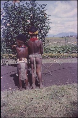 Some of our visitors, two Indigenous children with backs to camera : Minj Station, Wahgi Valley, Papua New Guinea, 1954 / Terence and Margaret Spencer