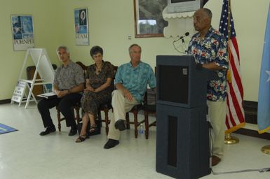 [Assignment: 48-DPA-SOI_K_Pohnpei_6-10-11-07] Pacific Islands Tour: Visit of Secretary Dirk Kempthorne [and aides] to Pohnpei Island, of the Federated States of Micronesia [48-DPA-SOI_K_Pohnpei_6-10-11-07__DI14198.JPG]