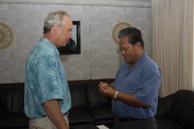 [Assignment: 48-DPA-SOI_K_Majuro_6-11-12-07] Pacific Islands Tour: Visit of Secretary Dirk Kempthorne [and aides] to Majuro Atoll, of the Republic of Marshall Islands [48-DPA-SOI_K_Majuro_6-11-12-07__DI14838.JPG]
