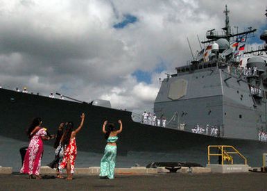 060805-N-0879R-001 (Aug. 5, 2006)US Navy (USN) personnel aboard the USN Ticonderoga Class Guided Missile Cruiser (Aegis) USS PORT ROYAL (CG 73) are greeted by Hula dancers as she is moored at Naval Station (NS) Pearl Harbor, Hawaii (HI). USS PORT ROYAL (CG 73) completed a six-month deployment in the Western Pacific and the USN 5th Fleet area of operation. Nearly 6,000 Sailors and Marines assigned to Expeditionary Strike Group 3 (ESG-3) operated in the Pacific and Indian Oceans. U.S. Navy photo by CHIEF Mass Communication SPECIALIST David Rush (Released)