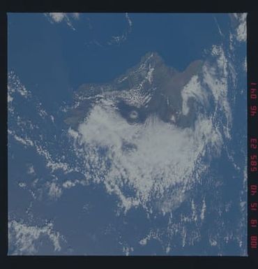 51D-46-041 - STS-51D - STS-51D earth observations