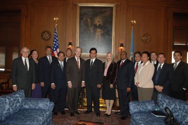 [Assignment: 48-DPA-02-05-08_SOI_K_Mori] Secretary Dirk Kempthorne [meeting at Main Interior] with delegation from the Federated States of Micronesia, led by Micronesia President Emanuel Mori [48-DPA-02-05-08_SOI_K_Mori_DOI_9661.JPG]