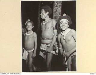 1942-11-19. NEW GUINEA. KOKODA. NATIVES IN A VILLAGE WHICH HAS JUST BEEN CAPTURED FROM THE JAPANESE. (NEGATIVE BY G. SILK)