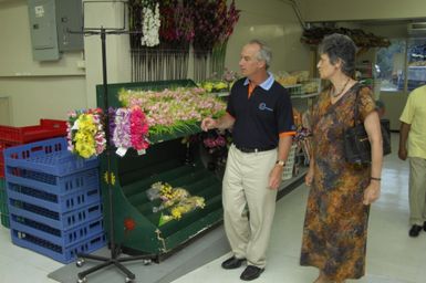 [Assignment: 48-DPA-SOI_K_Pohnpei_6-10-11-07] Pacific Islands Tour: Visit of Secretary Dirk Kempthorne [and aides] to Pohnpei Island, of the Federated States of Micronesia [48-DPA-SOI_K_Pohnpei_6-10-11-07__DI14005.JPG]