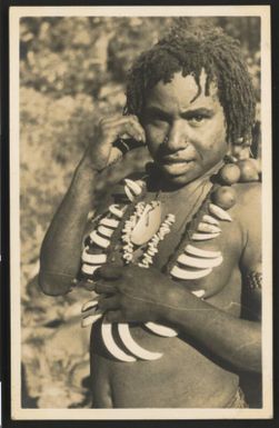 Native woman of Yomo village and environs [Central New Guinea], 1933