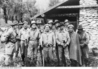 WILSON'S PROMONTORY, VICTORIA, 1942-01/04. MEMBERS OF C PLATOON, 2/5TH INDEPENDENT COMPANY, ABOUT TO SET OFF ON A TRAINING EXERCISE FROM THE REST HUT AT SEALER'S COVE ON WILSON'S PROMONTORY. THEIR ..