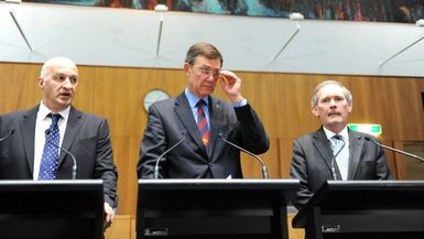 PM speaks to leaders of Nauru and PNG about off-shore processing