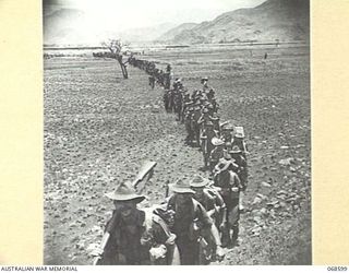 RAMU VALLEY, NEW GUINEA. 1943. AUSTRALIAN TROOPS MOVING ACROSS THE FLOOR OF THE VALLEY
