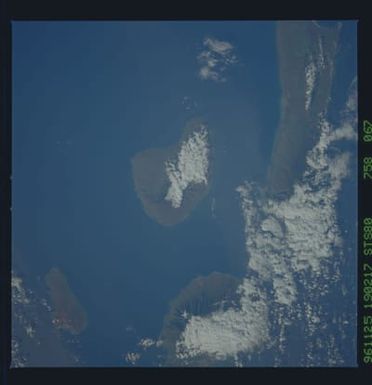 STS080-758-067 - STS-080 - Earth observations taken from Space Shuttle Columbia during STS-80 mission