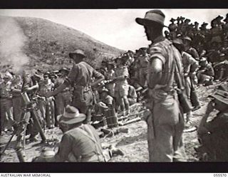 PORT MORESBY, NEW GUINEA. 1943-08-05. DEMONSTRATING THE LATEST MORTAR AMMUNITION TO MEMBERS OF THE NEW GUINEA FORCE