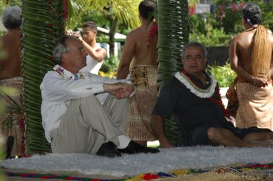 [Assignment: 48-DPA-SOI_K_Amer_Sam] Pacific Islands Tour: Visit of Secretary Dirk Kemmpthorne [and aides] to American Samoa, U.S. Territory [48-DPA-SOI_K_Amer_Sam__DI15010.JPG]