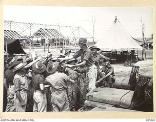CAPE WOM, WEWAK AREA, NEW GUINEA. 1945-08-31. THE HANDING OUT OF MAIL AT HEADQUARTERS ROYAL AUSTRALIAN ENGINEERS 6 DIVISION