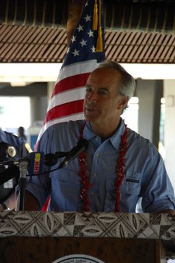 [Assignment: 48-DPA-SOI_K_Amer_Sam] Pacific Islands Tour: Visit of Secretary Dirk Kemmpthorne [and aides] to American Samoa, U.S. Territory [48-DPA-SOI_K_Amer_Sam__DI15664.JPG]