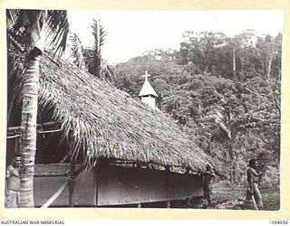 TOL AREA, NEW BRITAIN. 1945-08-02. A CHAPEL BEING ERECTED AT 11 INFANTRY BATTALION