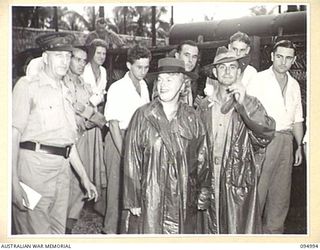 PALMALMAL, NEW BRITAIN. 1945-08-17. GRACIE FIELDS, ACCOMPANIED BY OFFICIALS AND PATIENTS LEAVING A WARD OF 2/8 GENERAL HOSPITAL AFTER THE CONCERT