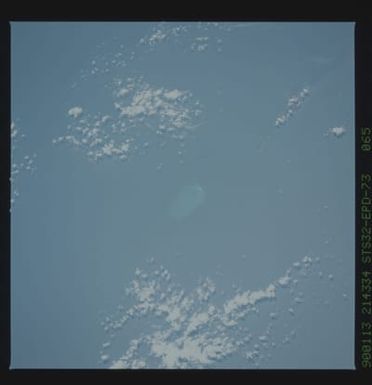 S32-73-065 - STS-032 - STS-32 earth observations