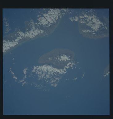 S45-614-015 - STS-045 - STS-45 earth observations