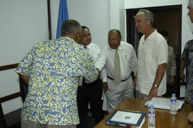 [Assignment: 48-DPA-SOI_K_Saipan_6-5-07] Pacific Islands Tour: Visit of Secretary Dirk Kempthorne [and aides] to Saipan Island, of the Commonwealth of the Northern Mariana Islands [48-DPA-SOI_K_Saipan_6-5-07__DI10576.JPG]