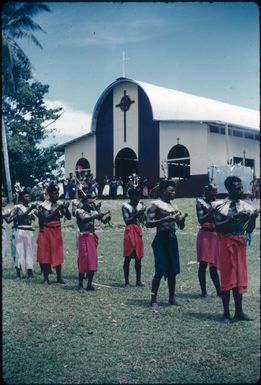 Nissan Island dancing (7) : Nissan Island, Papua New Guinea, 1960 / Terence and Margaret Spencer