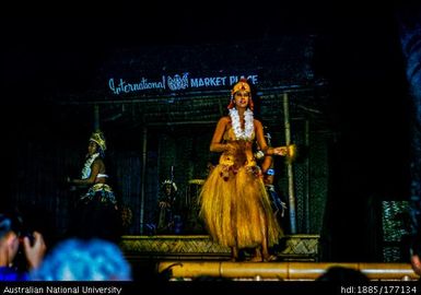 Oahu - International Market - ancient sacred Tahitian dance