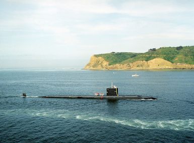 Aerial starboard view of the Los Angeles-class Attack Submarine, USS TOPEKA (SSN 754) as it passes Point Loma on its way to the Naval Submarine Base. The TOPEKA homeport is Pearl Harbor, Hawaii