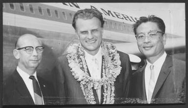 Evangelist convalesces in Hawaii.