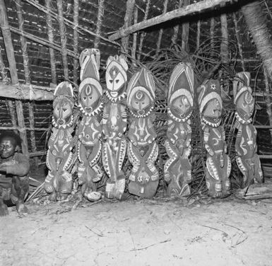 Sacred haus tambaran figures, Maprik, East Sepik Province, Papua New Guinea, approximately 1968 / Robin Smith
