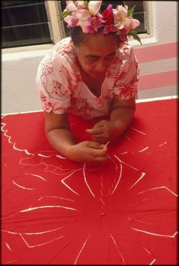 Mrs Tokerau Munro, making tivaevae
