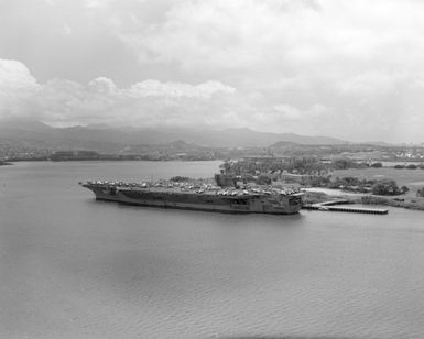 A port quarter view of the nuclear-powered aircraft carrier USS CARL VINSON (CVN 70) moored to a pier during Exercise RIMPAC '86