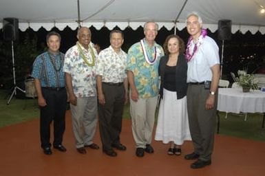 [Assignment: 48-DPA-SOI_K_Guam_6-6-7-07] Pacific Islands Tour: Visit of Secretary Dirk Kempthorne [and aides] to Guam, U.S. Territory [48-DPA-SOI_K_Guam_6-6-7-07__DI11959.JPG]