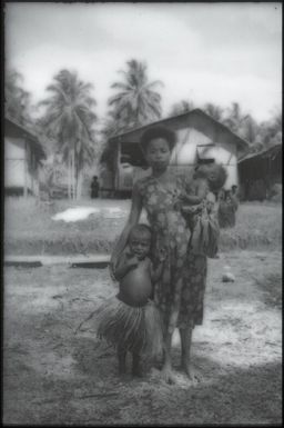 Native woman in western dress with two young children : Mapamoiwa Station, D'Entrecasteaux Islands, Papua New Guinea, 1956-1959 / Terence and Margaret Spencer