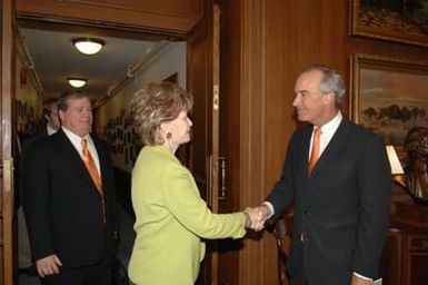 [Assignment: 48-DPA-06-25-07_SOI_K_Bordallo] Secretary Dirk Kempthorne [and aides meeting at Main Interior] with group led by Madeleine Bordallo, [Delegate from Guam to the U.S. House of Representatives] [48-DPA-06-25-07_SOI_K_Bordallo_DOI_4596.JPG]