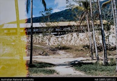 Wapolu, Buildings at the mining camp