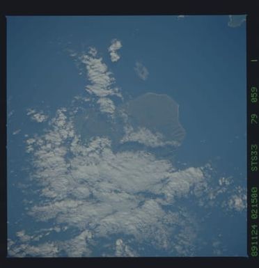 S33-79-059 - STS-033 - STS-33 earth observations