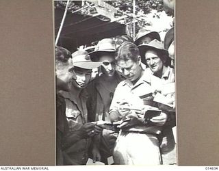 1943-04-13. NEW GUINEA. AUSTRALIAN AND AMERICAN TROOPS BESIEGE FILM STAR JOE E. BROWN FOR AUTOGRAPHS AT THE CONCLUSION OF THE SHOW. (NEGATIVE BY N. BROWN)