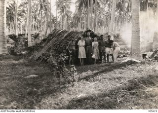 EMIRAU ISLAND. SOME OF THE PASSENGERS AND CREW AMONG THE 496 SURVIVORS WHO HAD BEEN CAST AWAY ON EMIRAU ISLAND IN THE BISMARCK ARCHIPELAGO AFTER THEIR MERCHANT SHIPS WERE SUNK BY GERMAN RAIDERS ..