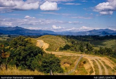 Chimbu - Mt Hagen - 4 miles after Nondugl, looking back - two miles before Ban Bridge