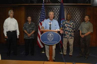 [Assignment: 48-DPA-SOI_K_Guam_6-6-7-07] Pacific Islands Tour: Visit of Secretary Dirk Kempthorne [and aides] to Guam, U.S. Territory [48-DPA-SOI_K_Guam_6-6-7-07__DI12296.JPG]