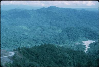 The road to Panguna (1) : Bougainville Island, Papua New Guinea, April 1971 / Terence and Margaret Spencer