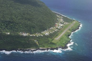 [Assignment: 48-DPA-SOI_K_Amer_Sam] Pacific Islands Tour: Visit of Secretary Dirk Kemmpthorne [and aides] to American Samoa, U.S. Territory [48-DPA-SOI_K_Amer_Sam__DI15738.JPG]