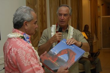 [Assignment: 48-DPA-SOI_K_Amer_Sam] Pacific Islands Tour: Visit of Secretary Dirk Kemmpthorne [and aides] to American Samoa, U.S. Territory [48-DPA-SOI_K_Amer_Sam__DI15507.JPG]