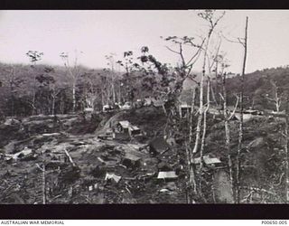 BOUGAINVILLE, 1945. AUSTRALIAN ARTILLERY GUN POSITION ON BERRY'S HILL ON THE NUMA NUMA TRAIL. (DONOR - J.B. HUDSPETH)